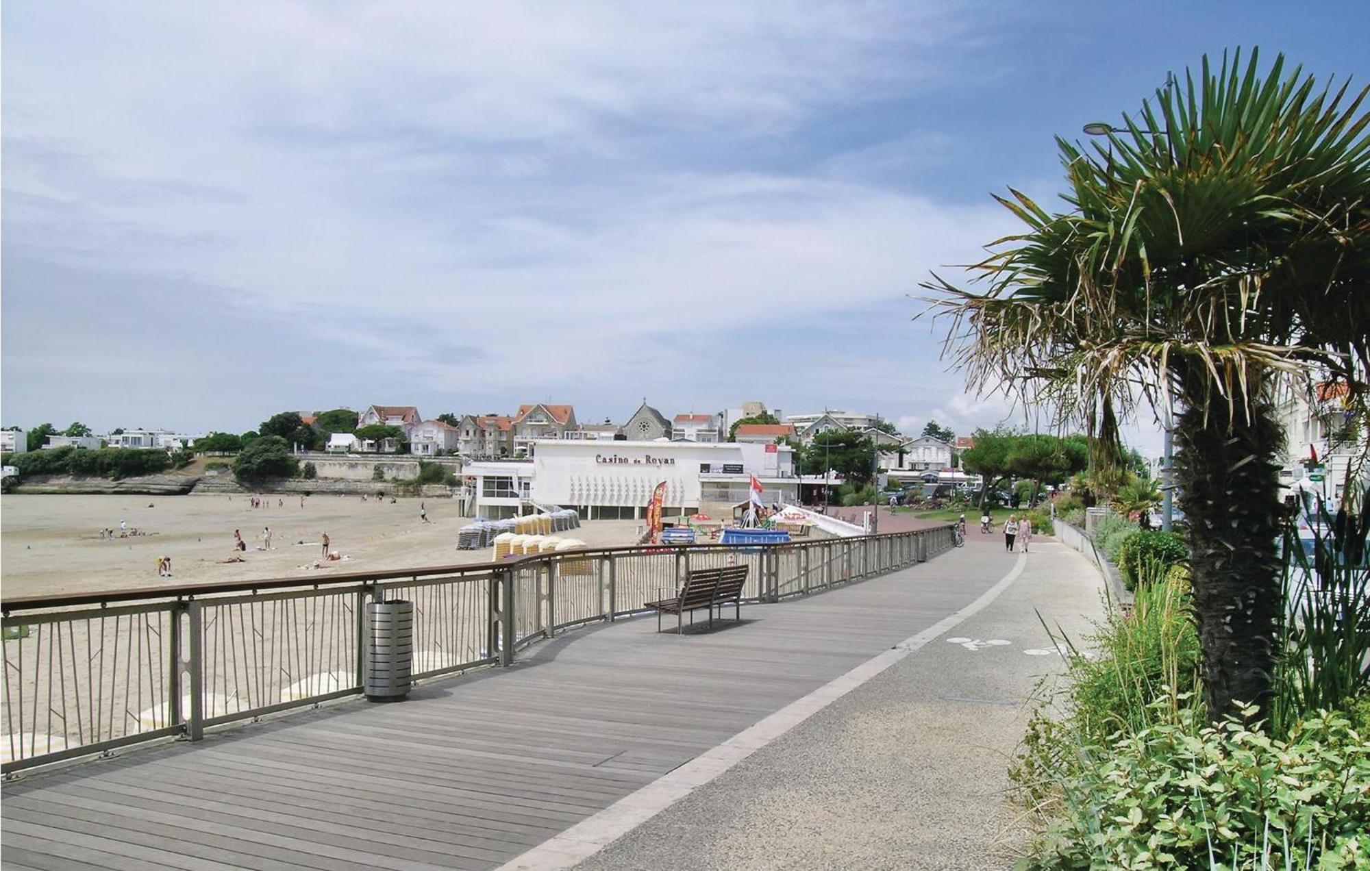 Gorgeous Apartment In Royan With Kitchen Extérieur photo