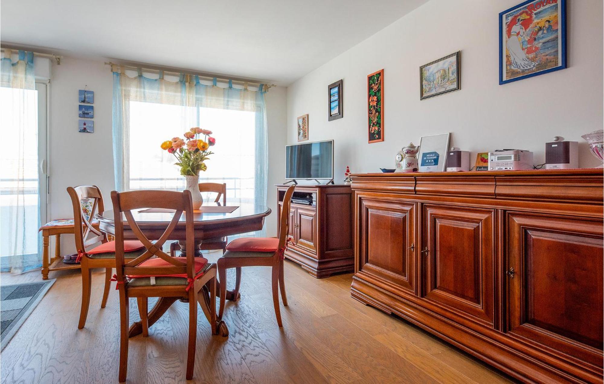 Gorgeous Apartment In Royan With Kitchen Extérieur photo